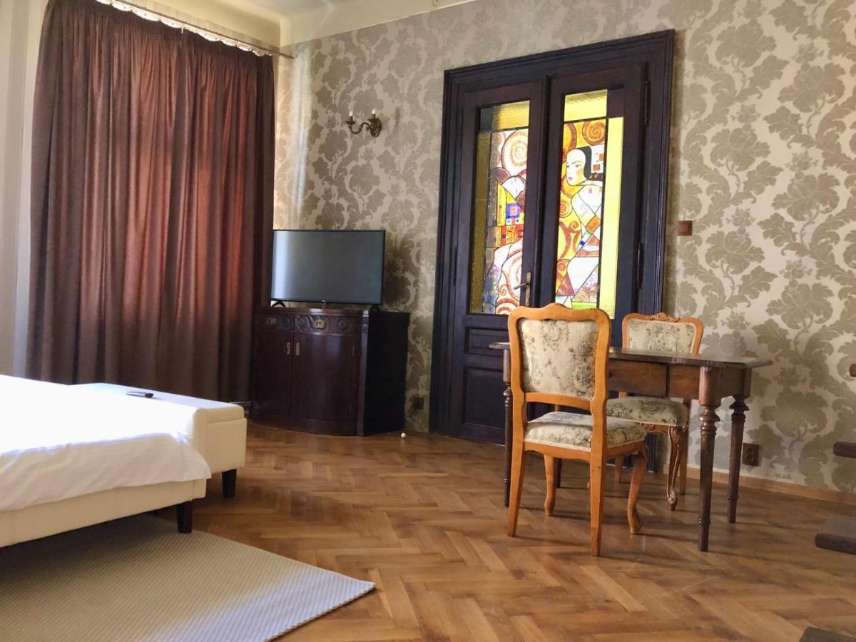 Aristocrat Vintage Apartment Брашов Экстерьер фото