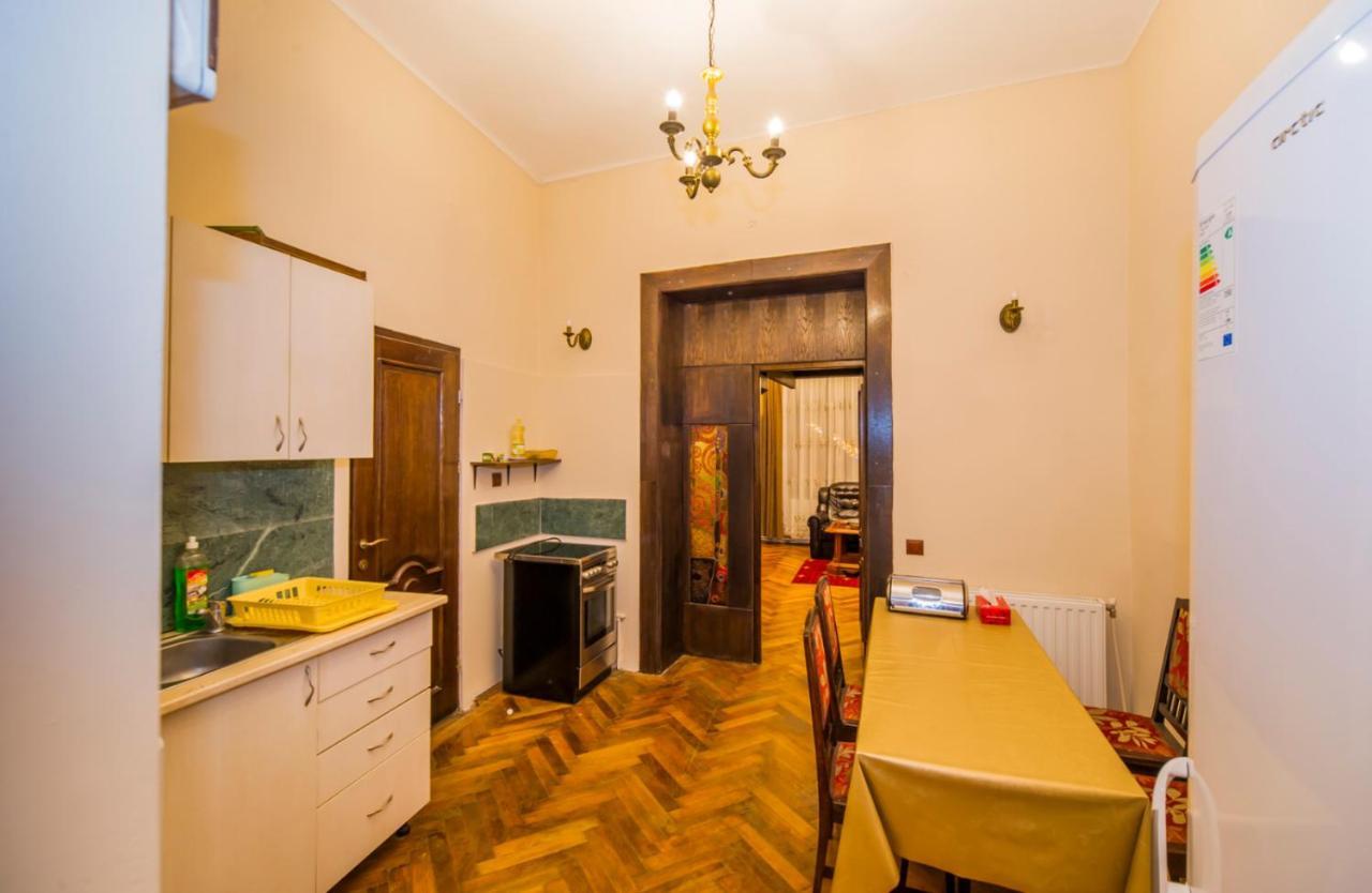 Aristocrat Vintage Apartment Брашов Экстерьер фото