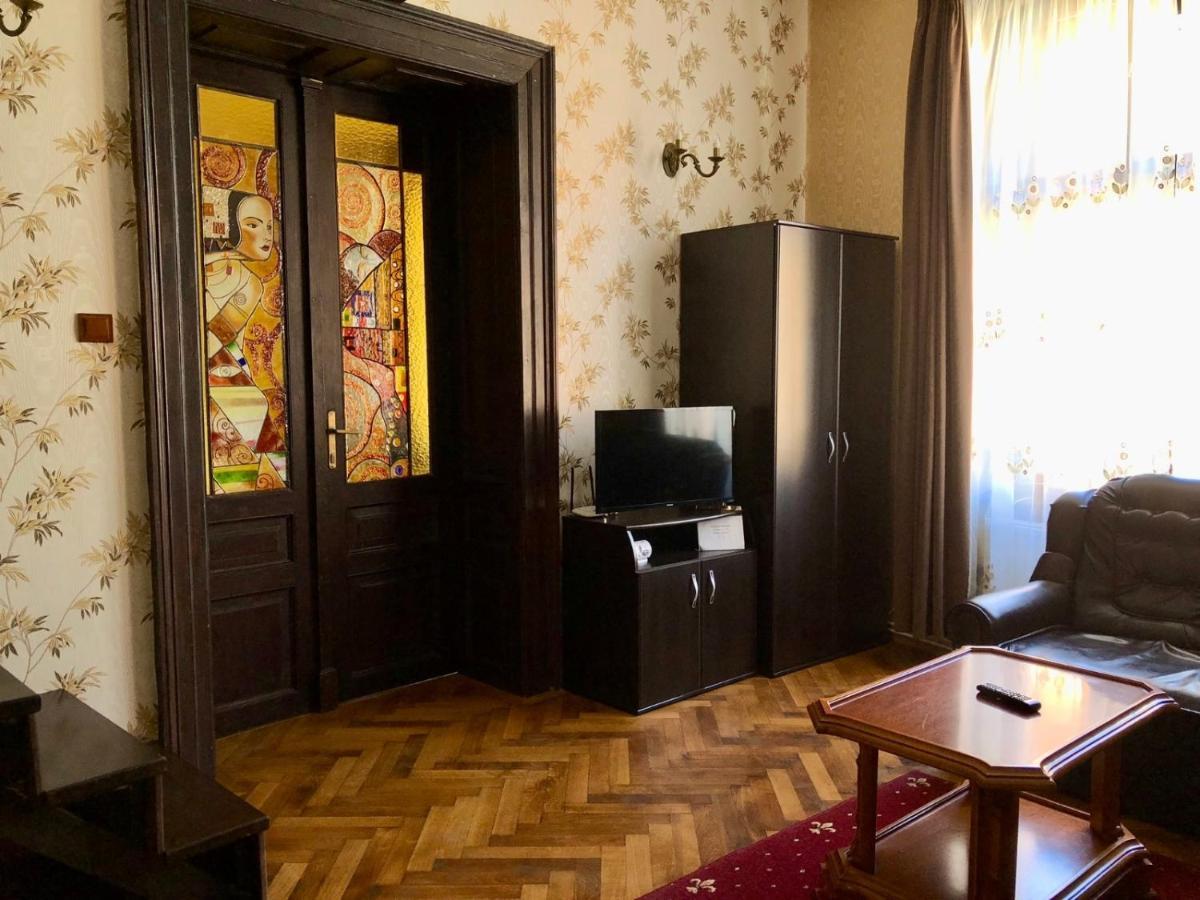 Aristocrat Vintage Apartment Брашов Экстерьер фото