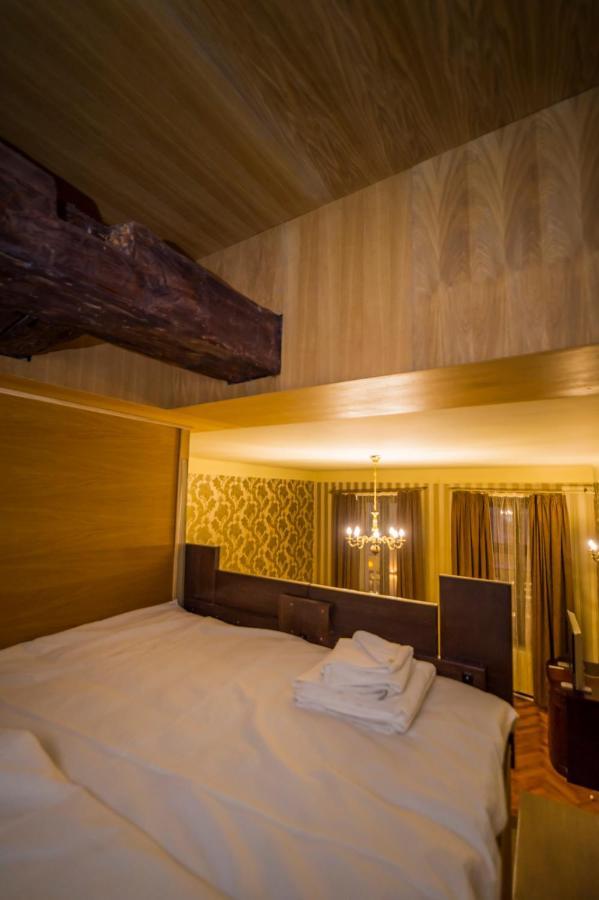 Aristocrat Vintage Apartment Брашов Экстерьер фото