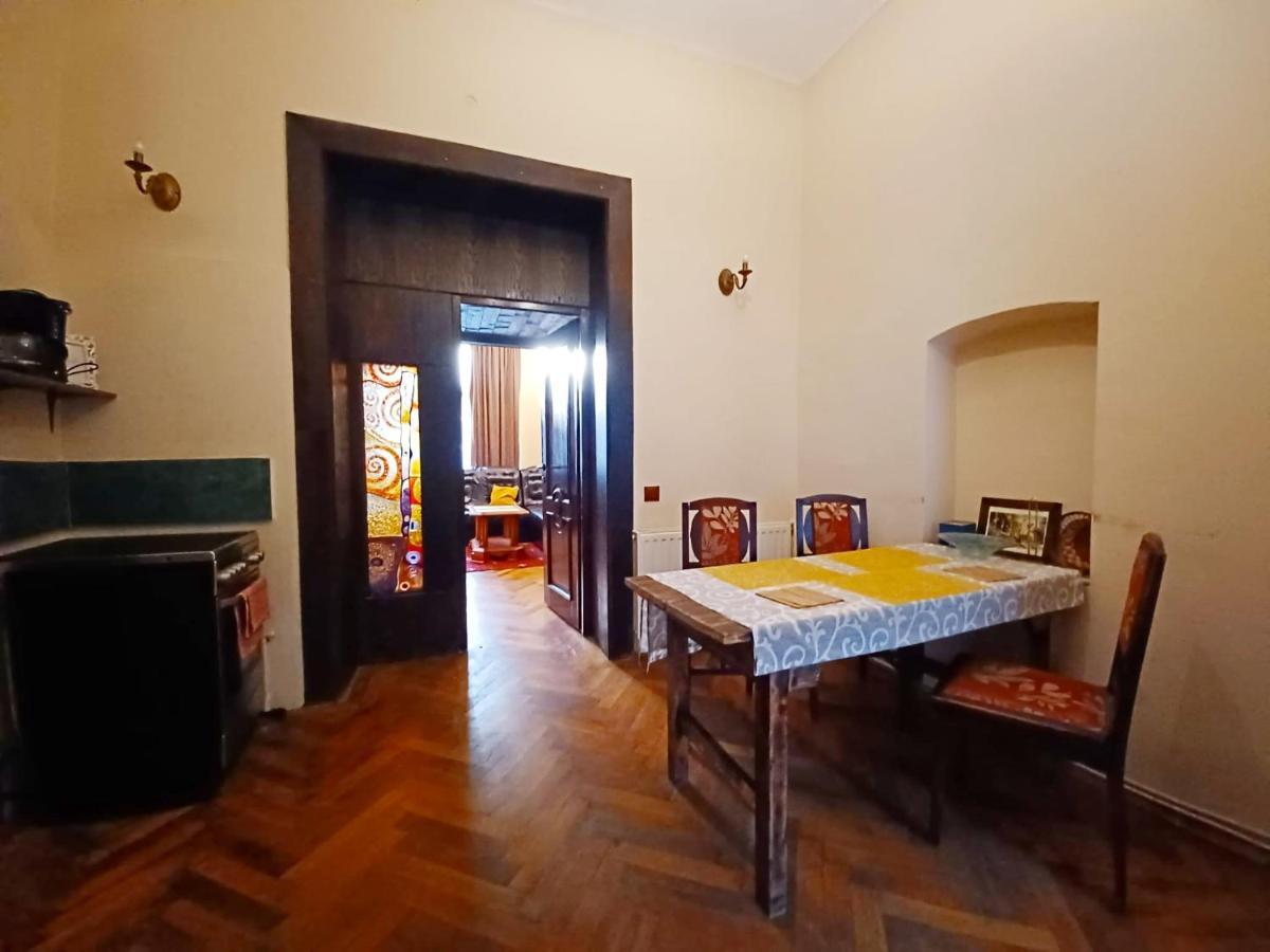 Aristocrat Vintage Apartment Брашов Экстерьер фото